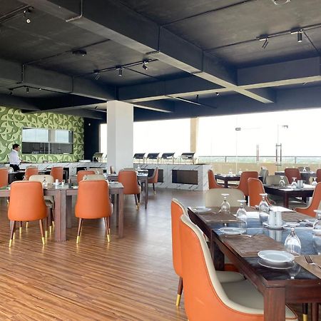 Ocean Breeze - Udaya Luxury Apartments Negombo Ngoại thất bức ảnh