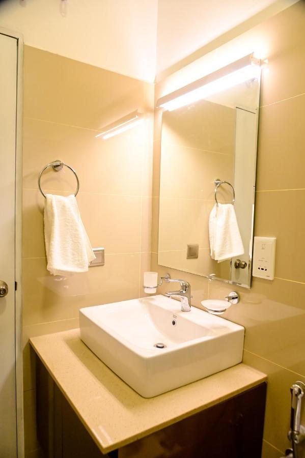 Ocean Breeze - Udaya Luxury Apartments Negombo Ngoại thất bức ảnh