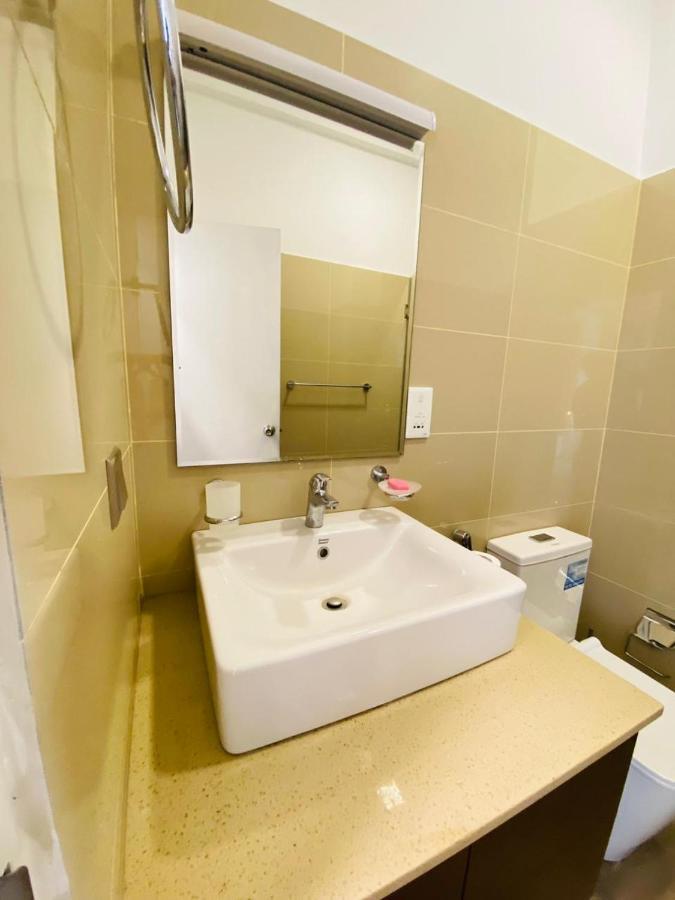 Ocean Breeze - Udaya Luxury Apartments Negombo Ngoại thất bức ảnh